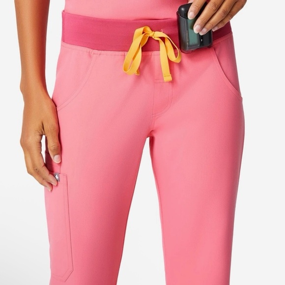 Figs Kade Cargo Straight Leg Scrub Pants Limited Edition Neon Pink Medium - Picture 1 of 16